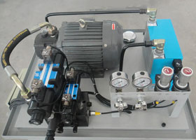 液壓系統(tǒng)泵站是絕大多數(shù)機(jī)械設(shè)備的重要組成部分，如果不定期進(jìn)行維護(hù)或保養(yǎng)，將會(huì)很大的縮減其使用壽命及使用效率，這會(huì)嚴(yán)重影響到整體設(shè)備運(yùn)作的平穩(wěn)性，因此需要正確的進(jìn)行日常維護(hù)與保養(yǎng)。要想做好“液壓系統(tǒng)泵站的維護(hù)與保養(yǎng)”，以下這七點(diǎn)你要牢記哦。詳情跟著朝日液壓小編一起看看吧！