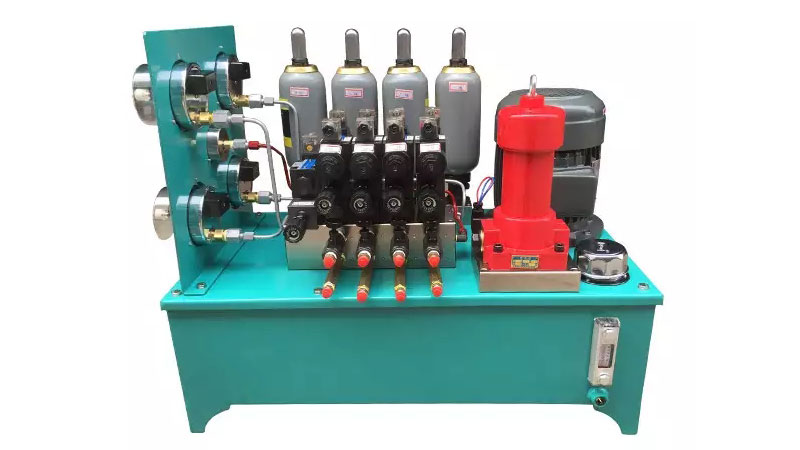 要防止液壓系統(tǒng)中油液污染，一方面要防止外部雜質(zhì)進(jìn)入液壓系統(tǒng)內(nèi)，另一方面選擇合適的液壓油過(guò)濾裝置，做好液壓油過(guò)濾。 下面液壓過(guò)濾器廠家朝日液壓跟大家分享液壓過(guò)濾器的選用技巧：